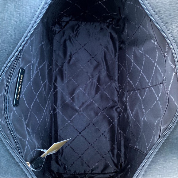 NWT Michael Kors Gilly Large Drawstring Tote - Picture 3 of 4